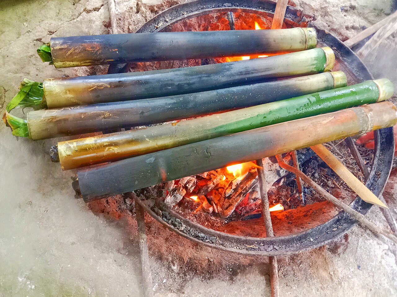 Bamboo-tube rice
