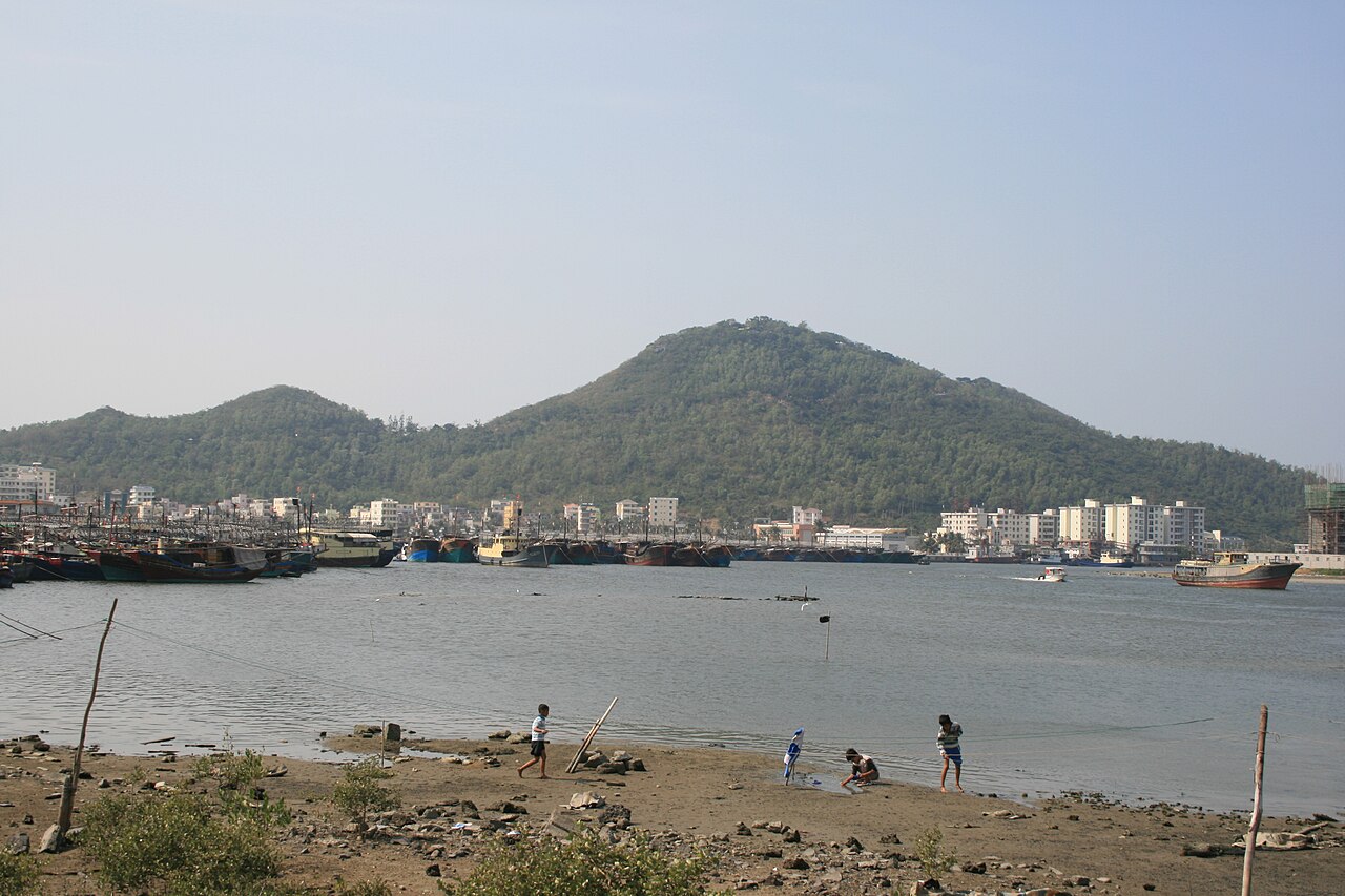 Dadonghai Beach
