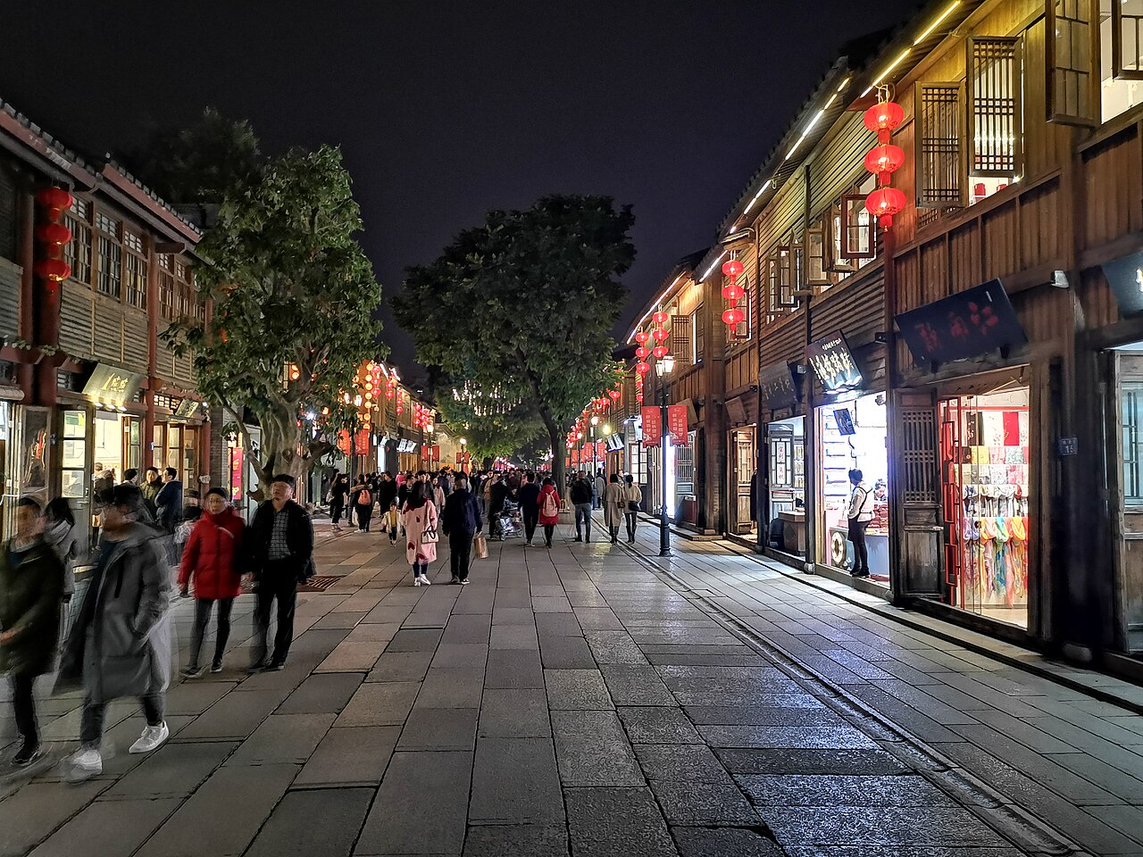Three Lanes and Seven Alleys