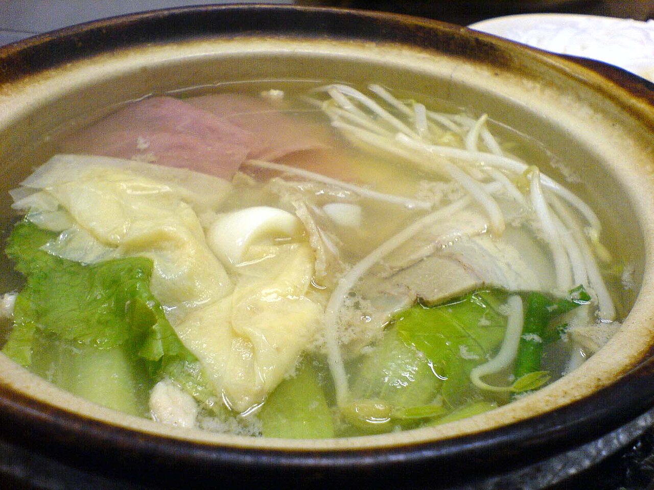 Crossing-the-bridge rice noodles