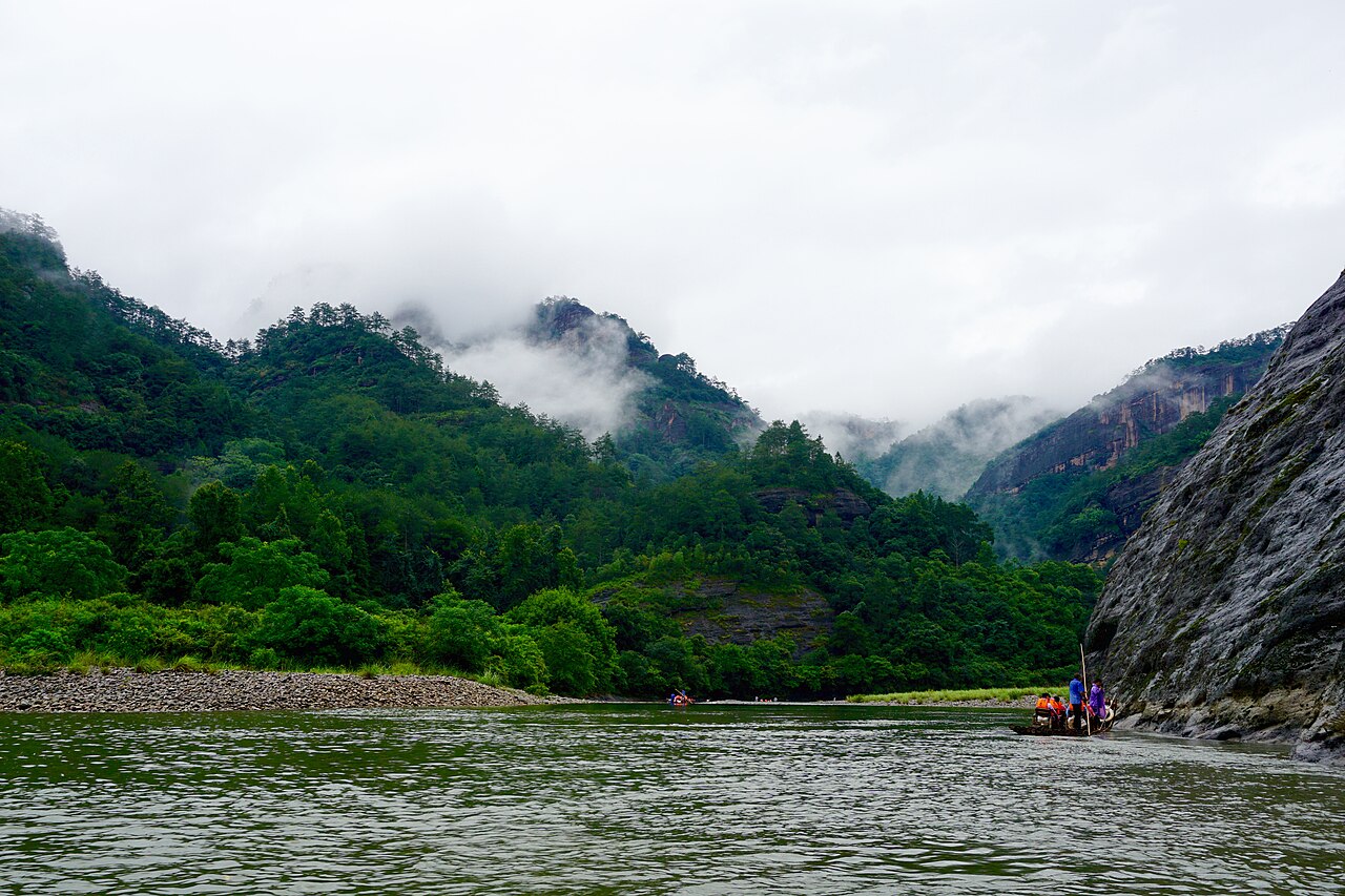 Jiuqu Stream bamboo rafting