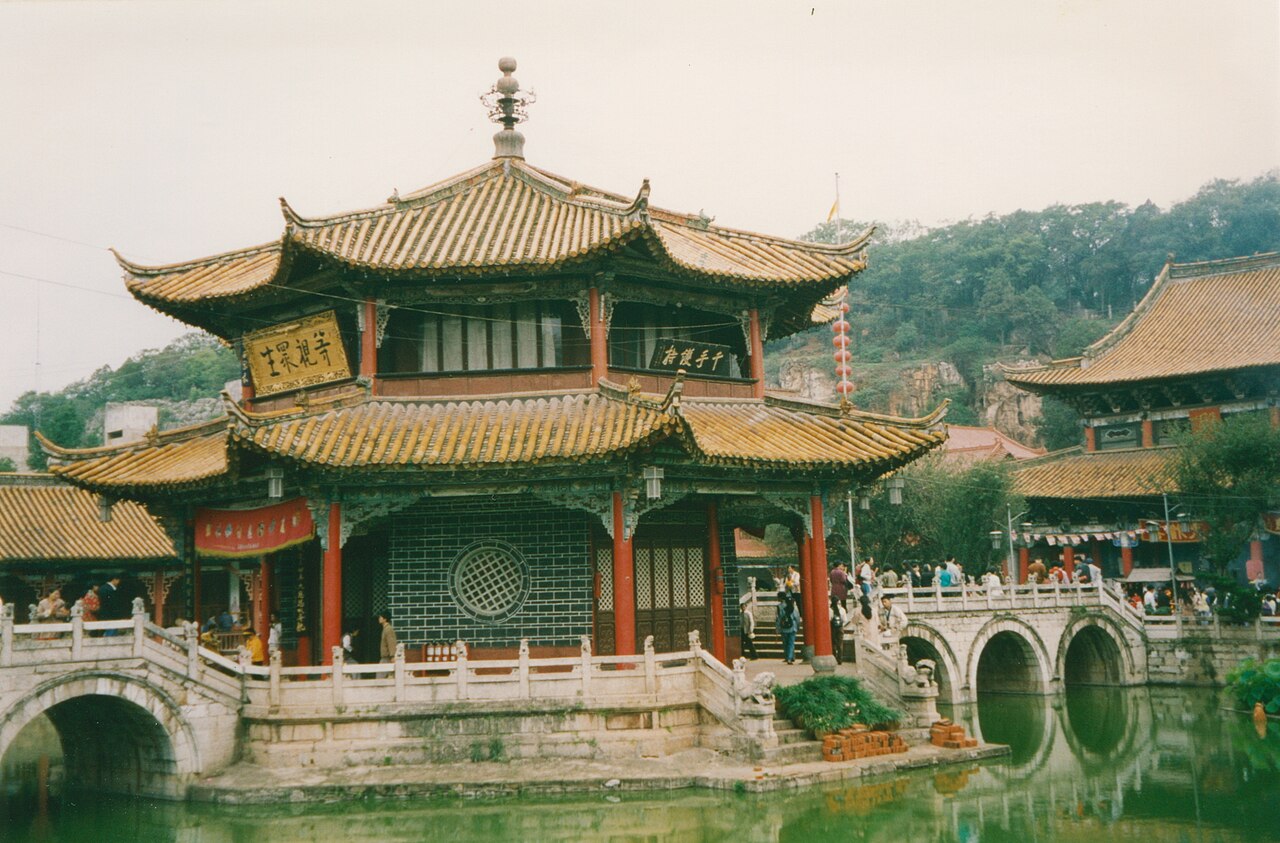 Octagonal pavilion at Yuantong Temple
