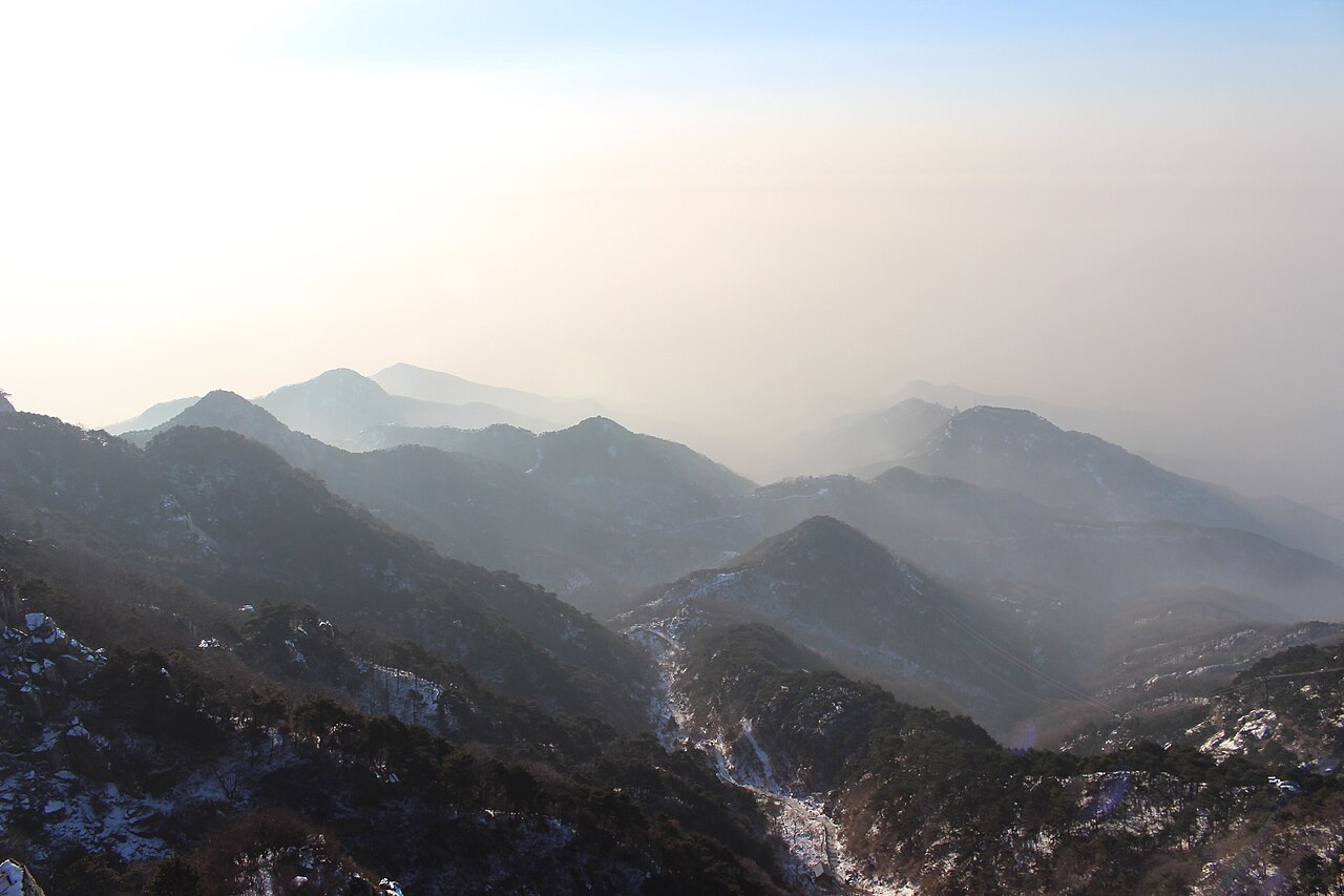 Tai'an — Mount Tai summit at sunrise