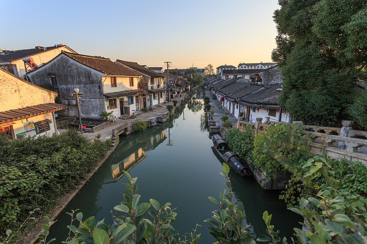 Shaoxing — Bazi Bridge over the canal