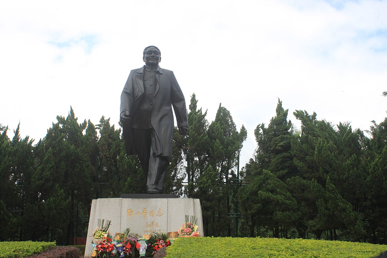Deng Xiaoping statue atop Lianhua Hill Park