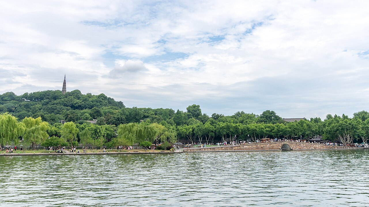 Bai Causeway and Broken Bridge, West Lake