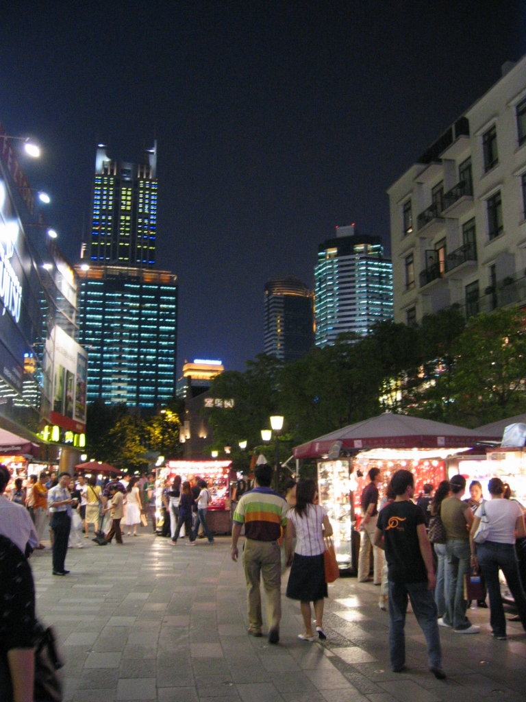 Xintiandi shikumen district at night
