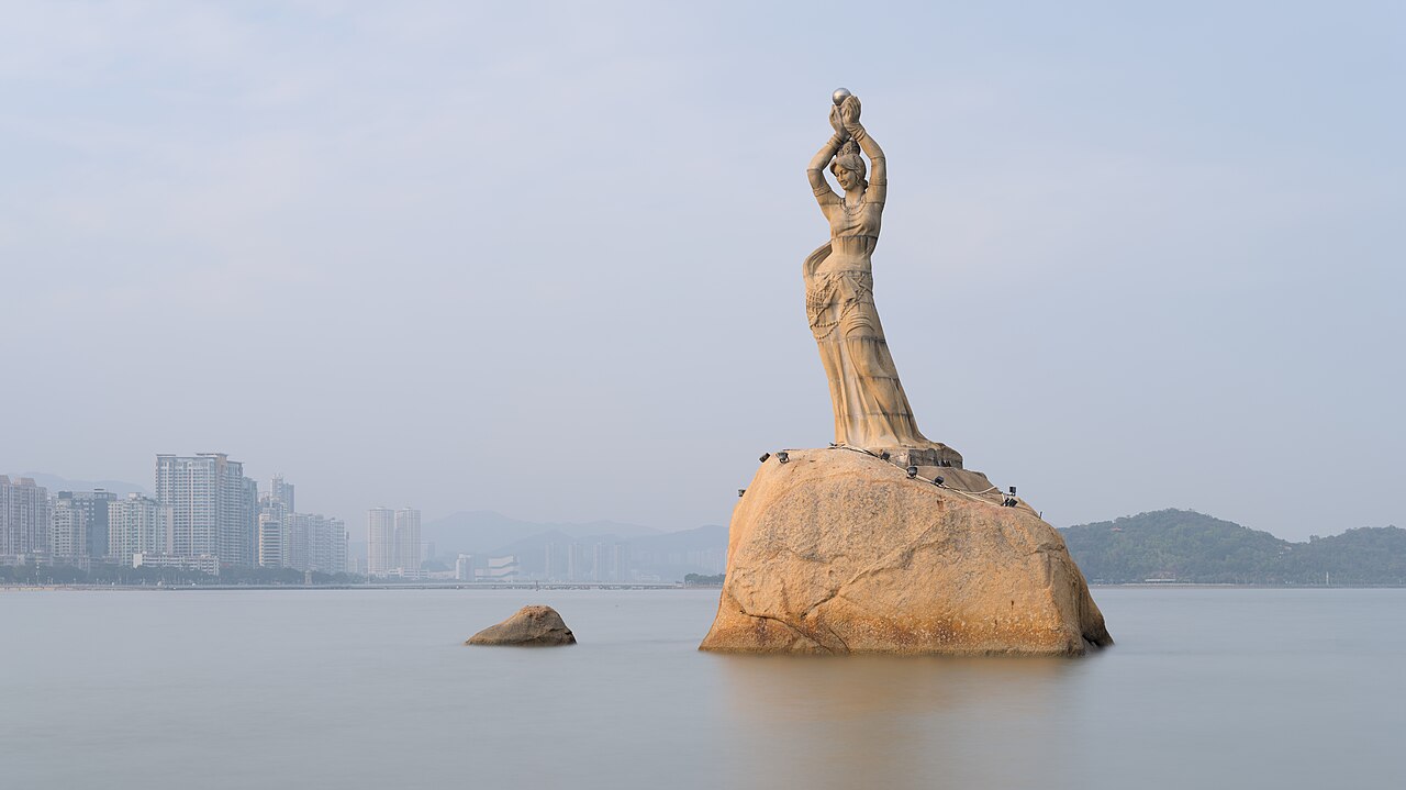 Zhuhai, China — Zhuhai Fisher Girl statue